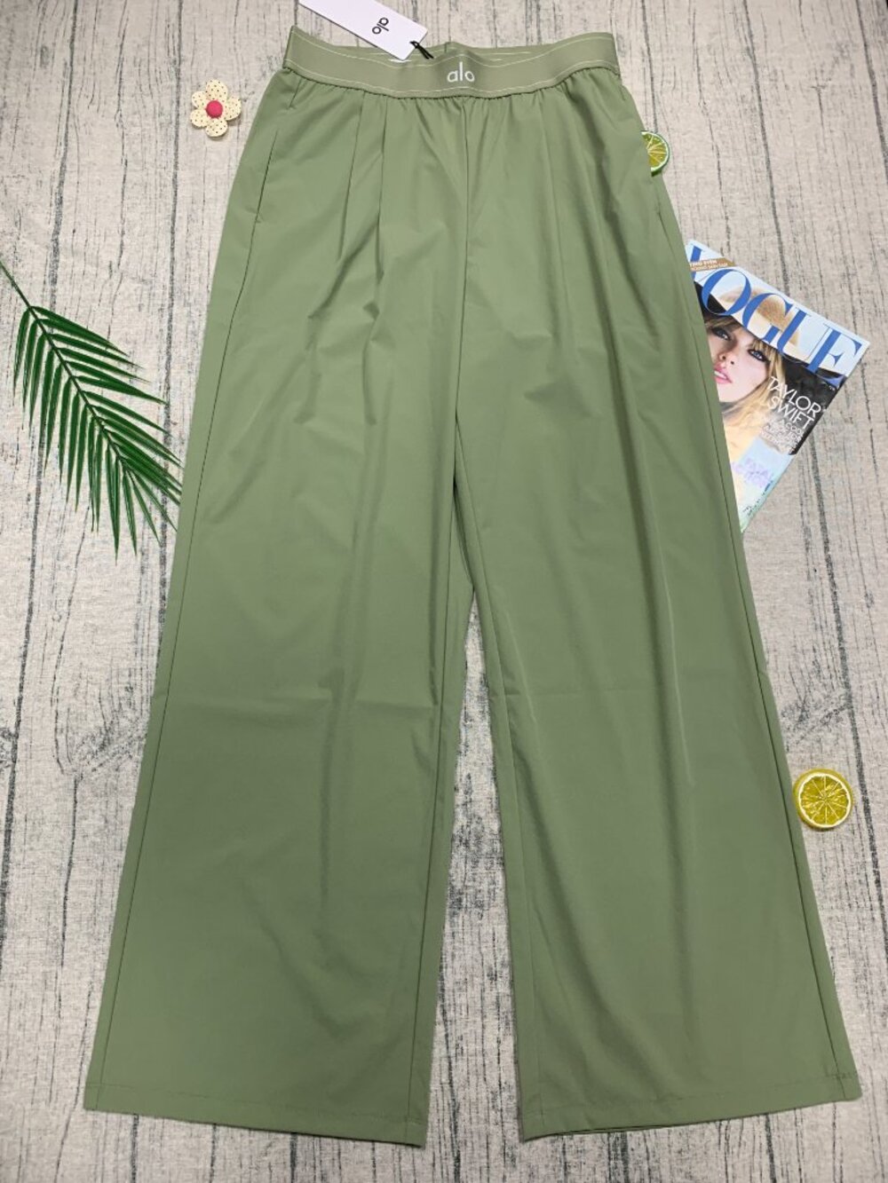 New ALO Yoga Dune Grass Urban Trouser ✨ Suit Up Regular 30" Inseam - Picture 2 of 11